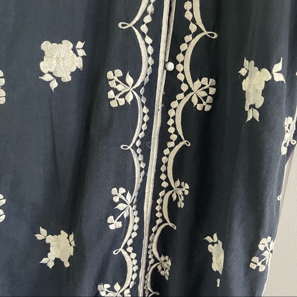 Vintage Leandra Crochet Embroideries Blue & White Floral Caftan - Picture 9 of 14